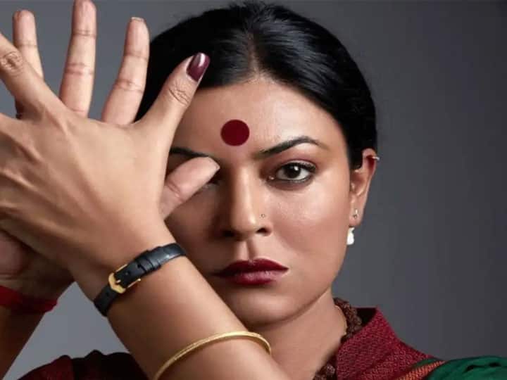 Sushmita Sen to play transgender in her upcoming web series taali, see her first look Sushmita Sen Taali Look: सुष्मिता सेन का हैरान कर देने वाला लुक, किन्नर के अंदाज में ताली बजाती आईं नजर
