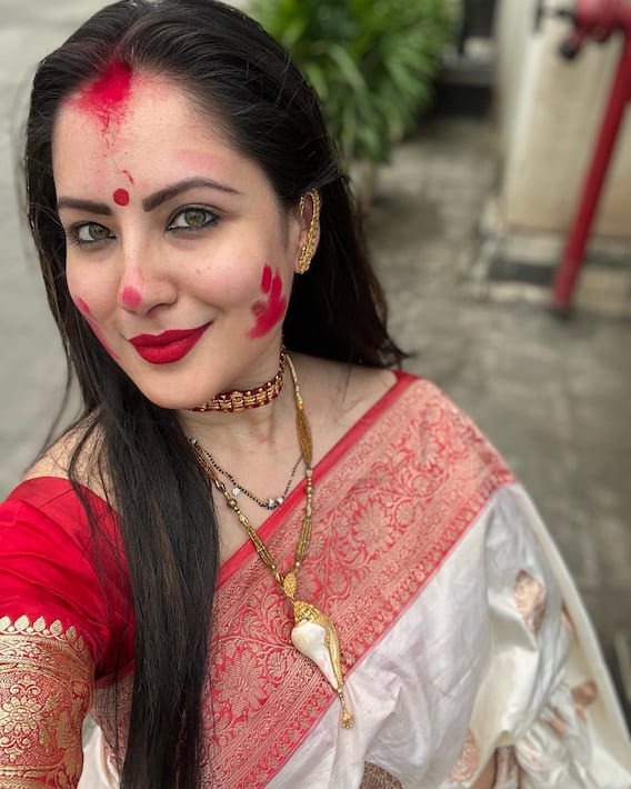 Puja Banerjee Pics: शादी के बाद टीवी की पार्वती ने पहली बार खेला सिंदूर, बंगाली लुक में जीता फैंस का दिल