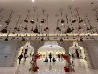 Anand Mahindra tweets video of magnificent 70000 sq ft Hindu Temple of Dubai watch Video : 70,000 சதுர அடி.. பிரமாண்டம்.. பெரிய கோயில் மணிகள்..  புதிதாய் திறக்கப்பட்ட துபாய் இந்துக்கோயில் இதுதான்.. (வீடியோ)