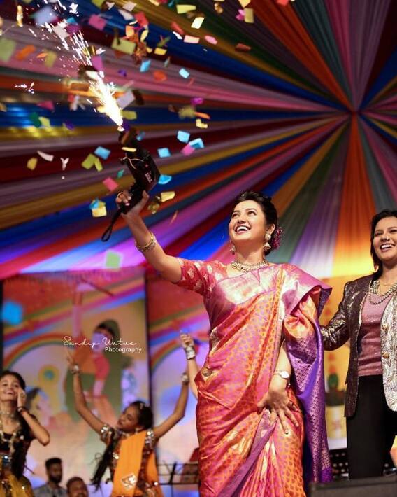 फोटो: 'कौन कहता है की आपकी शिकार बात नहीं करता...', प्राजक्ता माली के साड़ी लुक ने फैंस को किया उत्साहित! फोटो: 'कौन कहता है की आपकी शिकार बात नहीं करता...', प्राजक्ता माली के साड़ी लुक ने फैंस को किया उत्साहित!