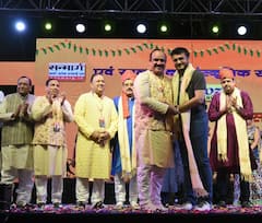 Sourav Ganguly: ৫০ ফুটের রাবণ, ৪০ ফুটের মেঘনাদ-কুম্ভকর্ণের কুশপুতুল দাহ করে দশেরা পালন, দর্শক সৌরভ