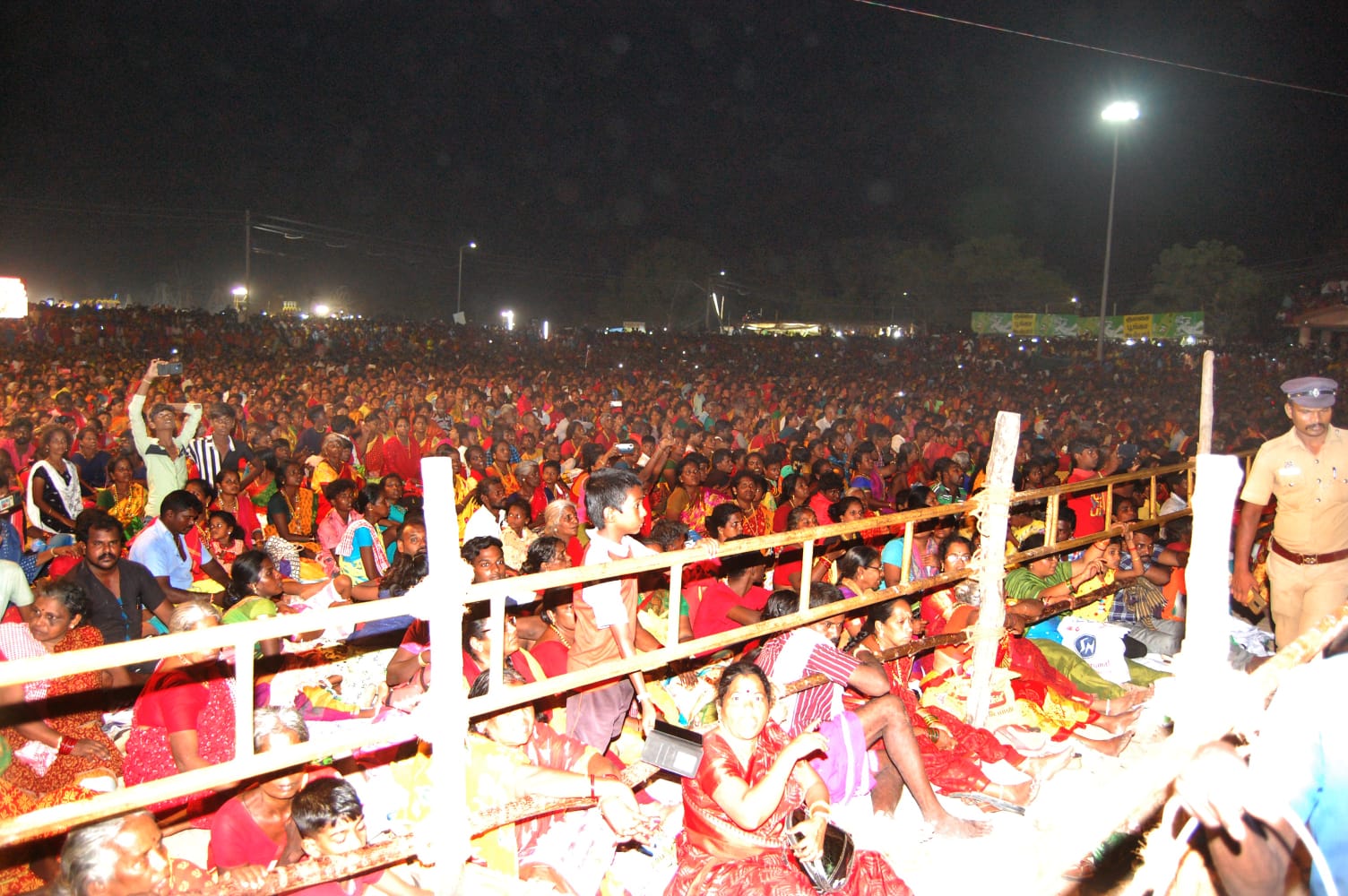 குலசேகரபட்டினம் தசரா திருவிழா; சூரசம்ஹாரம்.....10 லட்சம் பக்தர்கள் குவிந்தனர்...!