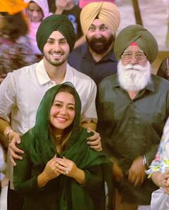 'आज नेहा के साथ मत्था टेक मैं पूरा हो गया'... पत्नी नेहा कक्कड़ संग गोल्डन टेंपल पहुंचे रोहनप्रीत सिंह