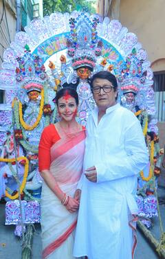 Koel Mallick: সিঁদুরখেলা থেকে শুরু করে বিসর্জন, কোয়েলের দশমী উদযাপনের ছবি