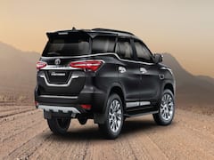 Toyota Fortuner Price Hike: एक साल में चार बार बढ़ गई कीमत, लेकिन फिर भी लोगों की बनी हुई है पहली पसंद
