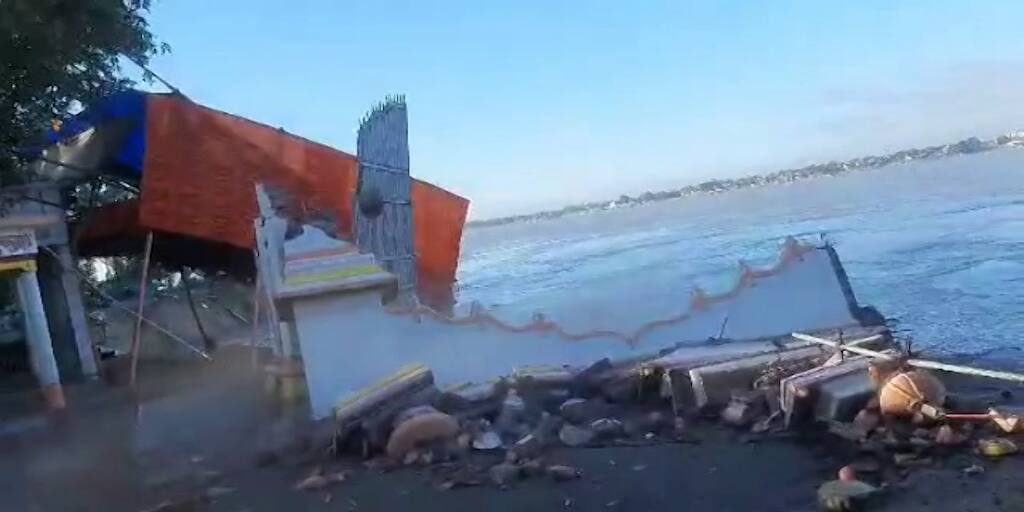 Malda News manikchak erosion connected due to Ganges Malda News: মালদার গঙ্গায় ফের ভাঙ্গন শুরু, তলিয়ে গেল মন্দিরের একাংশ