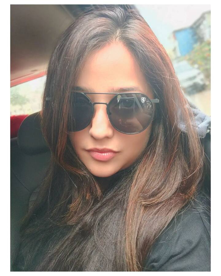 नुकतेच अपूर्वाच्या सोशल मीडिया टीमने तिच्या अधिकृत इन्स्टा अकाऊंटवर तिचे काही फोटो शेअर केले आहे.
