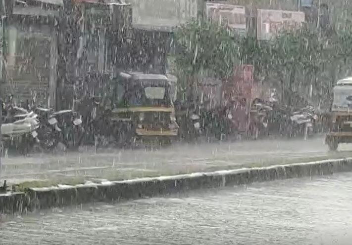 Maharashtra Rain : नांदेडसह परभणीला जिल्ह्याला परतीच्या पावसानं झोडपलं, शेती पिकं मातीमोल होण्याची शक्यता, शेतकरी संकटात