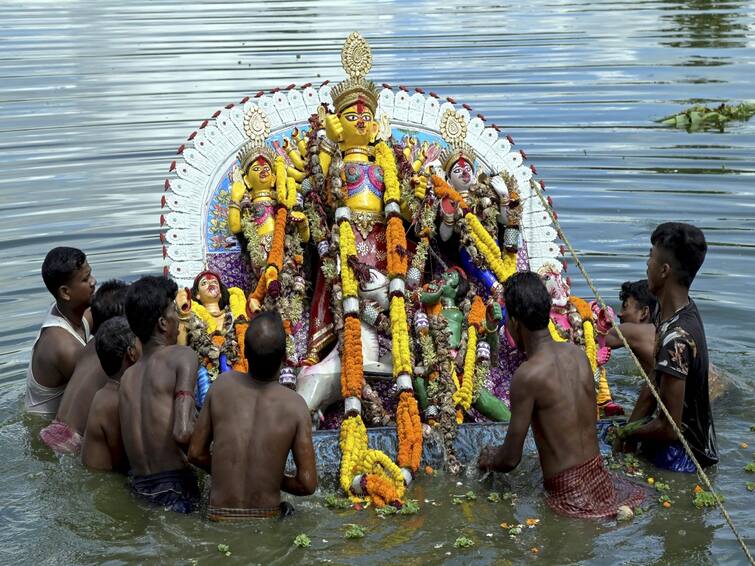 Bengal News At Least 8 Dead As Flash Floods Hit Mal River During Idol Immersion, PM Modi Offers Condolences Bengal News: దుర్గామాత నిమజ్జనంలో విషాదం- 8 మంది మృతి!