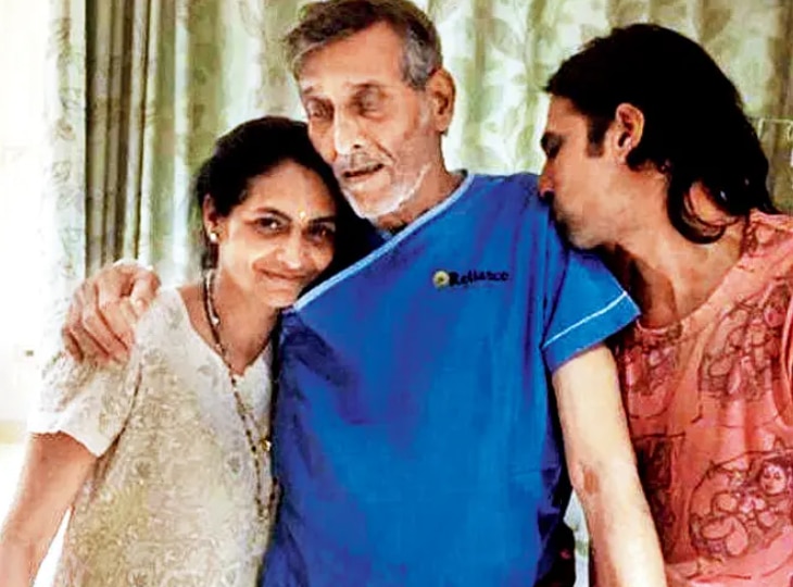 विनोद खन्ना का कैंसर से जूझने के बाद अप्रैल 2017 में निधन
