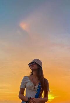 In Pics: काय झाडी, काय डोंगर अन् काय हॉटनेस! प्रियानं वाढवला सोशल मीडियाचा पारा