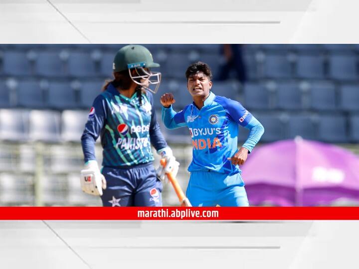 IND W vs PAK W: India Women Needs 138 runs To win against Pakistan Women Sylhet International Cricket Stadium IND W vs PAK W: दीप्ती शर्मा, पूजा वस्त्राकरचा भेदक मारा; भारतानं पाकिस्तानला 137 धावांवर रोखलं