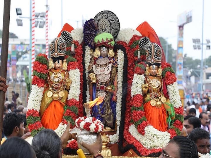 Tirumala Tirupati Saptagirulu Witnesses Heavy Pilgrim Rush Sarva Darshan Waiting Time 35 Hours Tirumala News: భక్తులతో కిటకిటలాడుతున్న ఏడు కొండలు, సర్వదర్శనానికి 35 గంటల సమయం!
