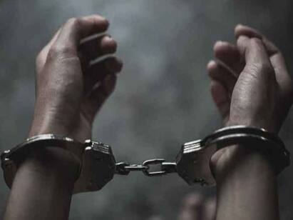 Theni person cheating chennai man 63 lakhs rupees for MBBS Seat Crime : மகனை மருத்துவராக்க ஆசைப்பட்ட தந்தை..! 63 லட்சம் வாங்கிக்கொண்டு ஏமாற்றிய மோசடி.. அதிர்ச்சி தகவல்கள்.