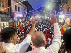 PHOTO : धम्मचक्र प्रवर्तन दिनाच्या कार्यक्रमात प्रकाश आंबेडकर यांचं भरपावसात भाषण