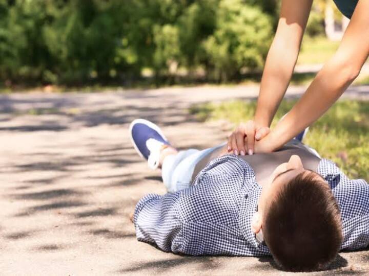 Heart Attack: How to save life in case of heart attack?  Learn 5 Life-Saving Tips.. Heart Attack: दिल का दौरा पड़ने पर कैसे बचाएं जान? जानें 5 लाइफ-सेविंग टिप्स