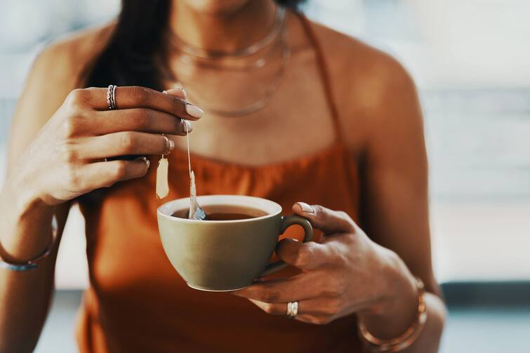 Black Tea: Cold in the morning air, start the day with this tea, prepare your body for winter Black Tea : ਸਵੇਰ ਦੀਆਂ ਹਵਾਵਾਂ 'ਚ ਵਧੀ ਠੰਢ, ਇਸ ਚਾਹ ਨਾਲ ਕਰੋ ਦਿਨ ਦੀ ਸ਼ੁਰੂਆਤ, ਸਰੀਰ ਨੂੰ ਕਰੋ ਸਰਦੀਆਂ ਲਈ ਤਿਆਰ