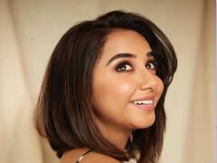 PHOTOS : ब्लॅक ड्रेस अन् क्लासी अदा; प्राजक्ता कोळीच्या अदांवर सारेच फिदा