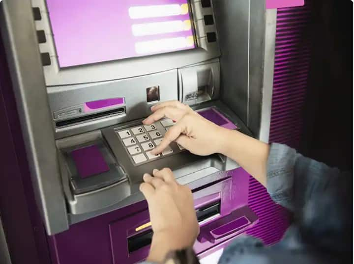 Cardless Cash Withdrawal Know How To Withdraw Money From ATM Without Debit Card or ATM Card Cardless Cash Withdrawal: बिना डेबिट या एटीएम कार्ड के भी निकाल सकते हैं पैसे, जानें स्‍टेट बाय स्‍टेप प्रोसेस