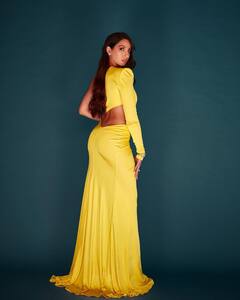 PHOTO: नोरा फतेहीची किलर स्टाईल; गाऊनमध्ये दिसतेय परमसुंदरी!