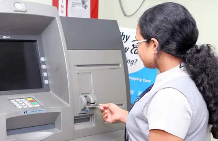 This government bank has changed the rule of withdrawing cash from ATM, it is important to know before the transaction આ સરકારી બેંકે ATMમાંથી રોકડ ઉપાડવાનો નિયમમાં કર્યો ફેરફાર, ટ્રાન્ઝેક્શન પહેલા જાણો જરૂરી વાતો