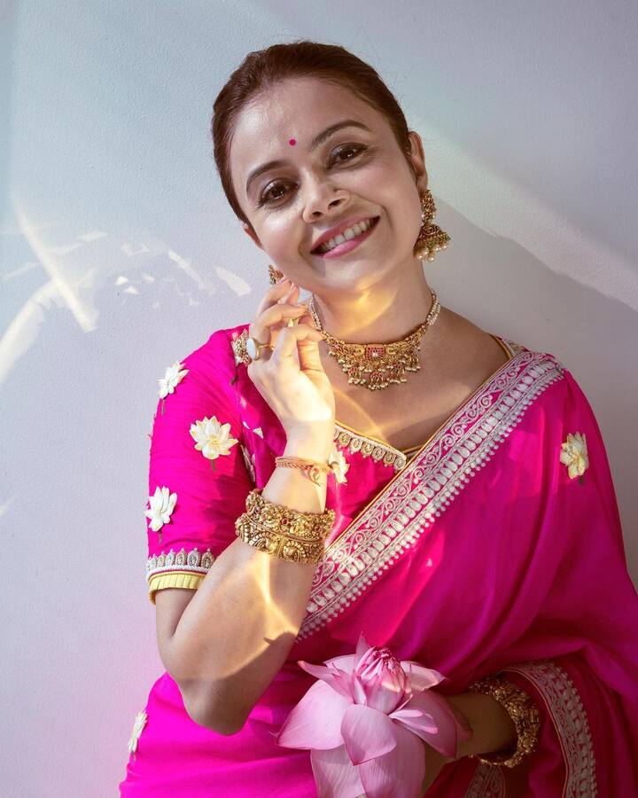 टीव्हीची प्रसिद्ध अभिनेत्री देवोलिना भट्टाचार्जी जेव्हा जेव्हा पडद्यावर येते तेव्हा ती सुसंस्कृत सून किंवा मुलीच्या भूमिकेत दिसते. (फोटो सौजन्य :devoleena/इंस्टाग्राम)