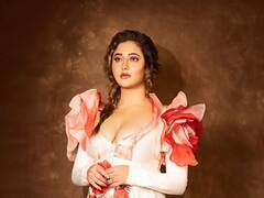 PHOTO: डीप नेक गाऊनमध्ये रश्मी देसाईने फ्लॉन्ट केला नवा लूक, चाहते घायाळ!