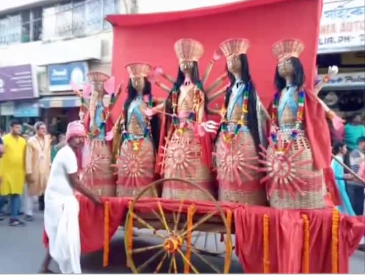 জেলায় প্রথম এই পুজো কার্নিভাল দেখতে উৎসাহী মানুষেরা ভিড় জমিয়েছিলেন শহরে। ভিক্টোরিয়া স্কুল ময়দান থেকে এই কার্নিভাল শুরু হয়ে প্রায় আড়াই কিলোমিটার অতিক্রম করে রথতলা মোড় পর্যন্ত শোভাযাত্রা হয়। কোথাও কোনো অপ্রীতিকর ঘটনা এড়াতে মোতায়েন রয়েছে বিশাল পুলিশ বাহিনী ।