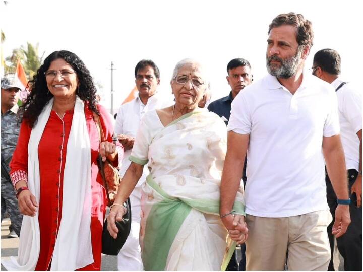 Gauri Lankesh's mother and sister walk with Rahul Gandhi, to participate in Congress's Bharat Jodo Yatra in karnataka Bharat Jodo Yatra: भारत जोड़ो यात्रा में शामिल हुईं गौरी लंकेश की मां और बहन, राहुल गांधी ने यूं किया स्वागत