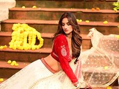 PHOTO : मोकळे केस, गळ्यात नेकलेस अन् सिंदूर; नुसरत जहाँ लूकने वेधलं चाहत्यांचं लक्ष!