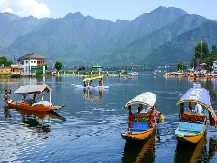 Jammu Kashmir Received Most Number of Tourists This Year in 75 years Expecting to get more numbers next year Jammu Kashmir Tourist:  75 ஆண்டுகளில் இல்லாத அளவுக்கு குவிந்த சுற்றுலா பயணிகள்! ஸ்தம்பிக்கும் ஜம்மு காஷ்மீர்