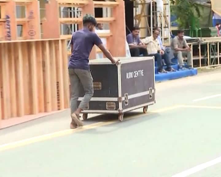 ১৬ ফুটের বেশি উচ্চতা সম্পন্ন প্রতিমার গাড়িগুলি KP রোড ও হসপিটল রোড হয়ে, লাভার্স লেন দিয়ে বেরোবে। ১৬ ফুটের কম উচ্চতার প্রতিমার গাড়িগুলি সরাসরি হেস্টিংস হয়ে KP রোড ধরবে।