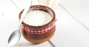 દહીંમાં હાજર પ્રોટીન અને કેલ્શિયમ સ્થૂળતા ઘટાડે છે. વજન ઘટાડવા માટે દહીંનું સેવન કરો તો તેમાં ખાંડને બદલે મરી અથવા રોક સોલ્ટ નાખો.  દહીંમાંથી બનેલી છાશ પણ વજન ઘટાડવામાં મદદરૂપ છે.