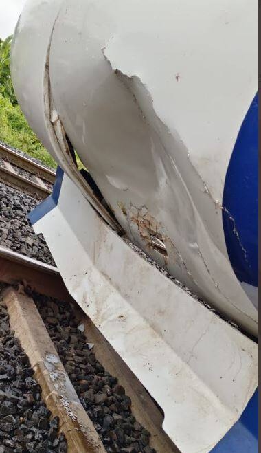 वंदे भारत एक्स्प्रेसला सलग दुसऱ्या दिवशी जनावरांनी धडक दिली.