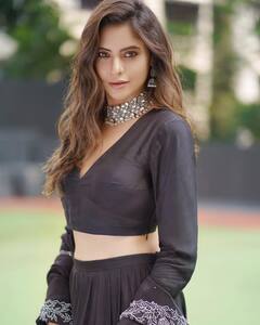 Aamna Sharif : बोल्ड अँड ब्युटीफुल... अभिनेत्री आमना शरीचा मनमोहक अंदाज