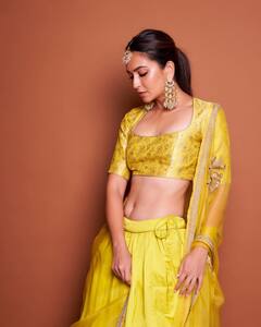 PHOTO: क्रिती खरबंदाच्या सौंदर्याची चाहत्यांना भुरळ; जिन्यात केलं फोटोशूट!