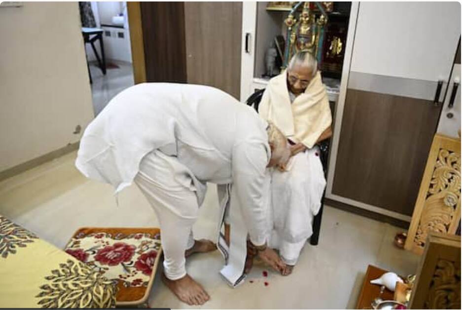 राजनीति की रपटीली राहों पर 'मेरे साथ मां है', देखिए तस्वीरें जो दिल में जगह बना गईं