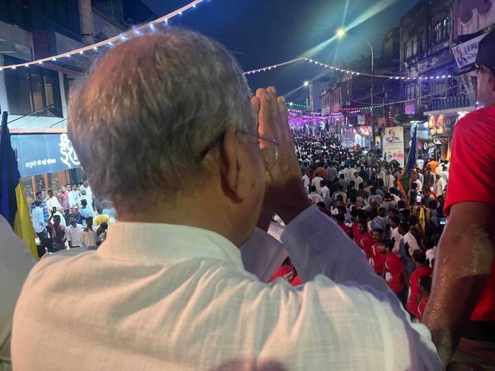 राष्ट्रवादी काँग्रेसचे अध्यक्ष शरद पवार यांनी  साताऱ्यातील पावसातील सभा गाजवल्यानंतर पावसात सभा देणं हे राजकारण्यांमध्ये ट्रेंड झाला आहे.