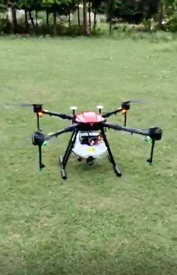 वर्ध्यातल्या रँचोची कमाल, शेतीच्या फवारणीसाठी बनवला ड्रोन