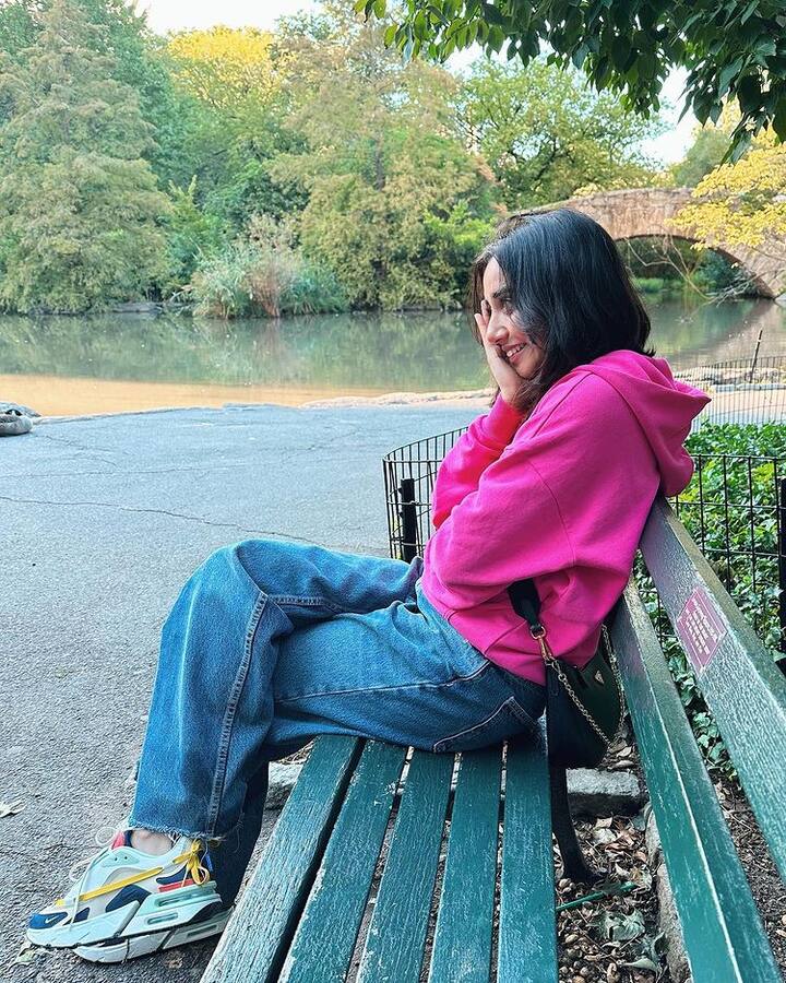 प्राजक्ता नेहमीच आपले क्लासी फोटो सोशल मीडियावर शेअर करत असते. (PHOTO : @mostlysane/Instagram)