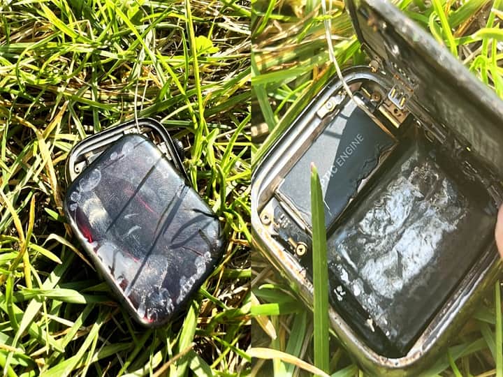 Apple Watch exploded due to battery overheating claims user  Apple Watch: गर्म होकर फटी एप्पल वॉच, यूजर से बोली कंपनी- किसी को बताना मत 