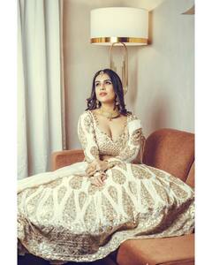 Neha Malik : बोल्ड नेहा मलिकचा ट्रेडिशनल लूक, नव्या फोटोंमध्ये दिसतेय सुरेख