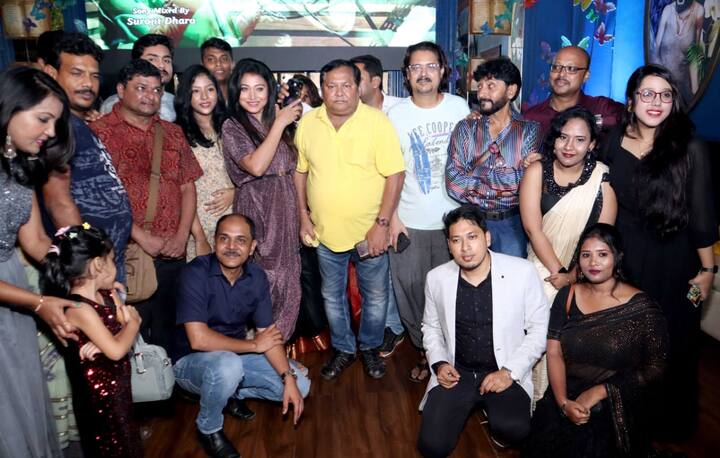 ভরপুর পুজো মুডের এই অ্য়ালবামের সুরকার এম তীর্থ। মিউজিক ভিডিওটির পরিচালনা করেছেন রাজা বন্দ্য়োপাধ্য়ায়।