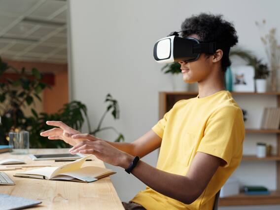 Virtual Studies: How Tech-Based Learning Can Help Students Deal with Exam Anxiety