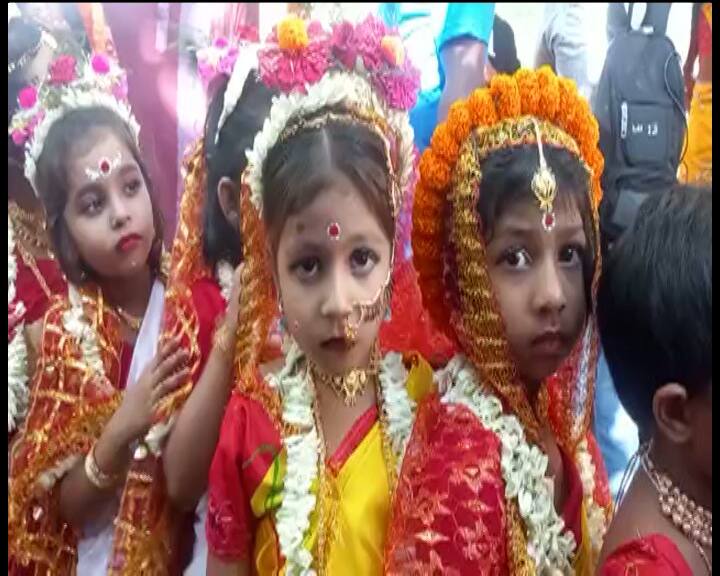 ৫১ পীঠের সর্বশেষ পীঠ হিসাবে চিহ্নিত এই কঙ্কালিতলা। পুজো উপলক্ষ্যে সকাল থেকে মন্দিরে বহু ভক্তের সমাগম হয়েছে।