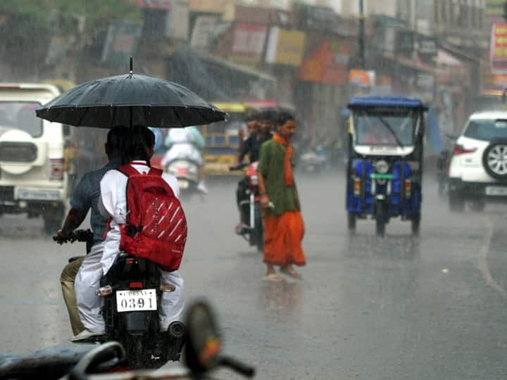 UP Weather Updates IMD Yellow and Orange Alert for Rain in All District in UP Expected Mirzapur Chandauli Sonbhadra Today UP Weather Today: यूपी के इन 3 को छोड़कर सभी जिलों में आज बारिश के आसार, ऑरेंज और येलो अलर्ट जारी