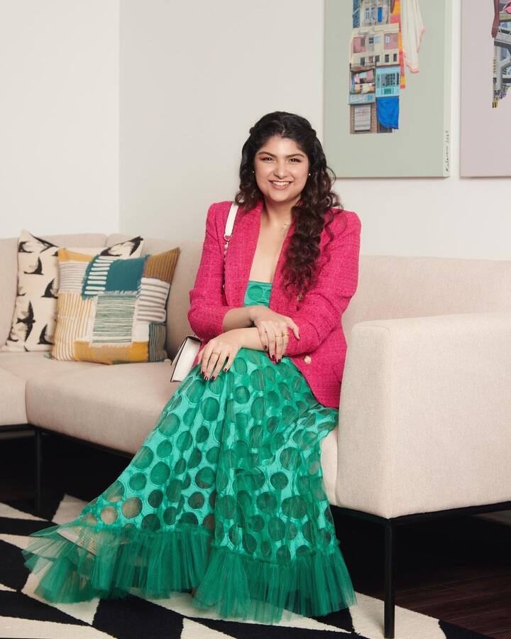 तस्वीरों के साथ अंशुला ने कैप्शन लिखा, Felt chic, may delete later. लेकिन उनकी तस्वीरों को मिल रहे इस प्यार के बाद शायद ही अंशुला इन तस्वीरों केा हटाएं.