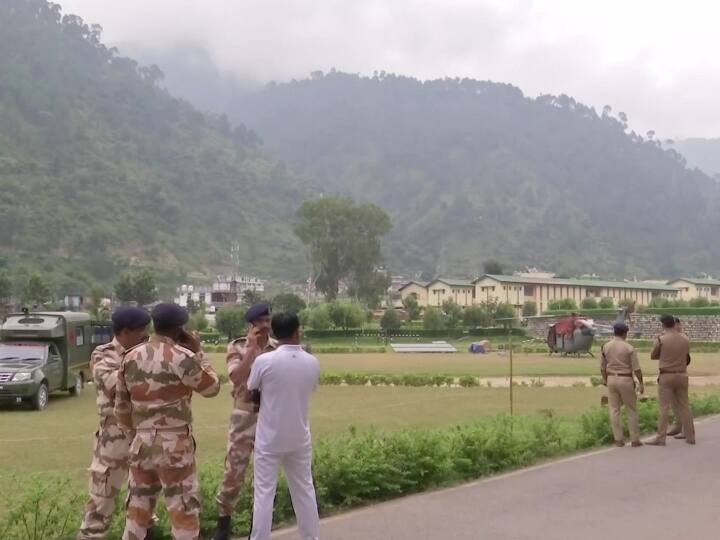 उत्तरकाशी एवलांच हादसे में अभी तक 19 लोगों की मौत हो चुकी है, साथ ही 13 लोग लापता है. बता दें कि 70 घंटे से रेस्कयू ऑपरेशन जारी है लेकिन बीच-बीच में मौसम खराब होने के चलते रेस्कयू ऑपरेशन रोकना पड़ रहा है. ये घटना द्रोपदी का डांडा शिखर (Danda) पर हिमस्खलन के बाद हुई है.