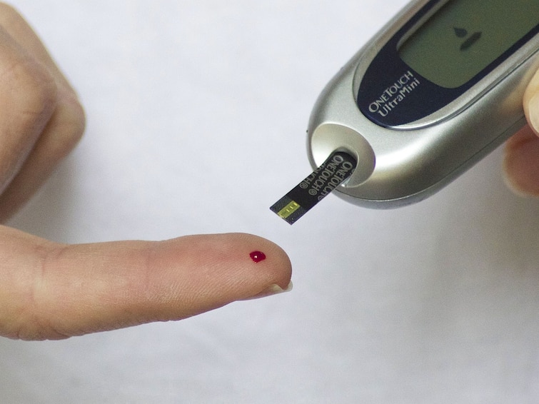 Be careful diabetes causes hand diseases Diabetes: डायबिटीज है तो हाथों पर भी दिखेगा असर, ये हैं तमाम लक्षण