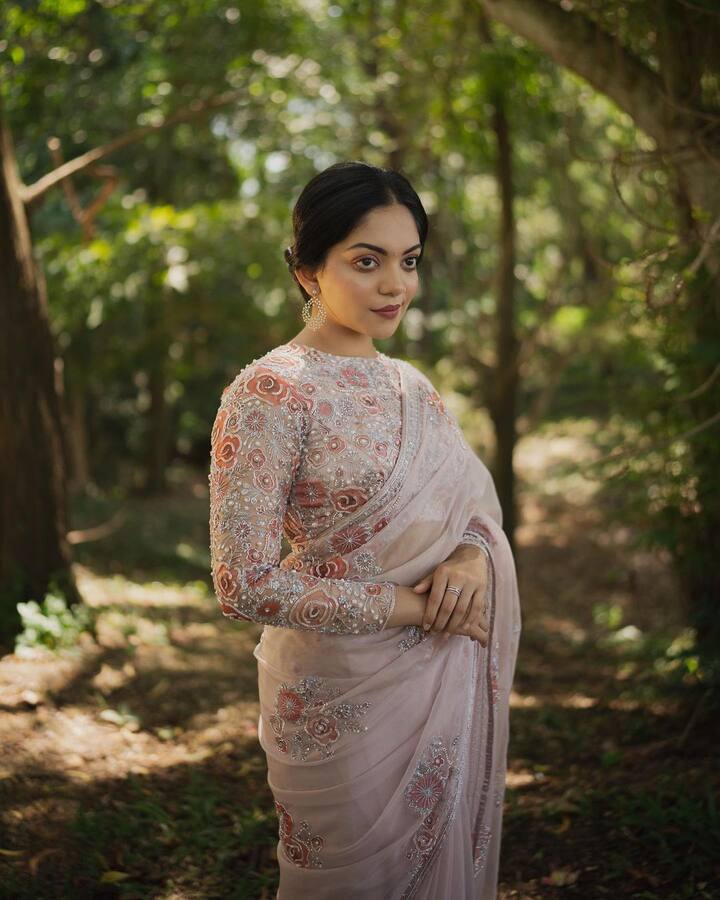 பூவின் மகளே நீ யாரோ